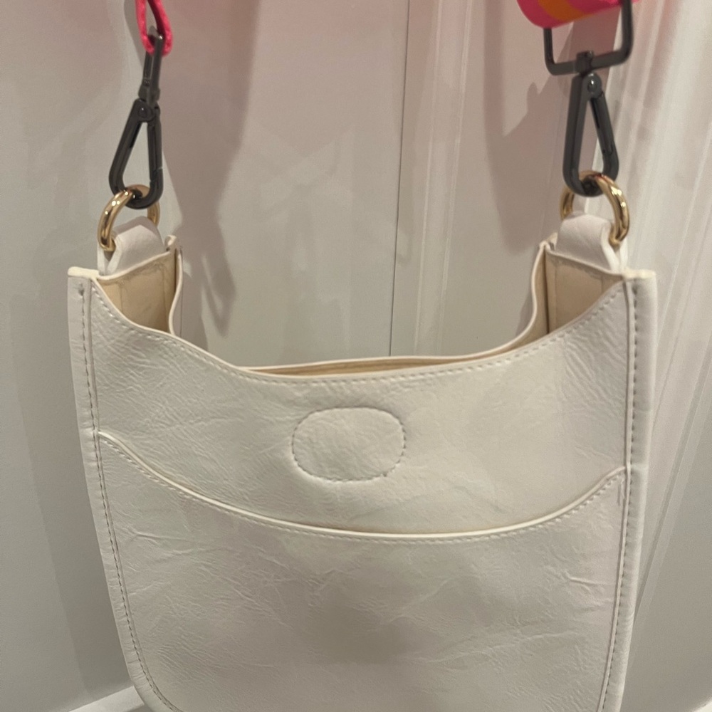 Chic White Shoulder Bag with Vibrant pink Strap - Picture 2 of 7